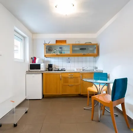 Piano Castle Hill Apartment